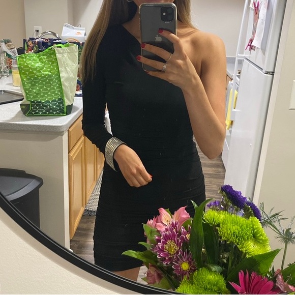 Black One Shoulder Ruched Mini Party Dress with sequin sleeve - Picture 4 of 7